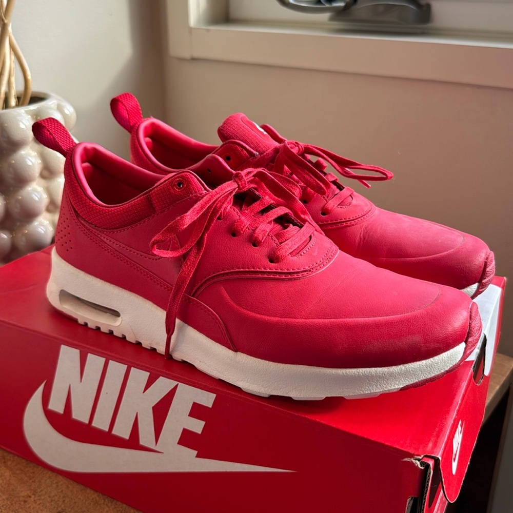Women’s Nike Air Max Thea PRM Size 9 University Red